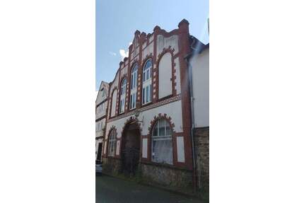 Sanierungsbedürftiges Mehrfamilienhaus in Fritzlar zu verkaufen