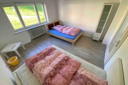 Schönes Zimmer direkt am Supermarkt - Simbach