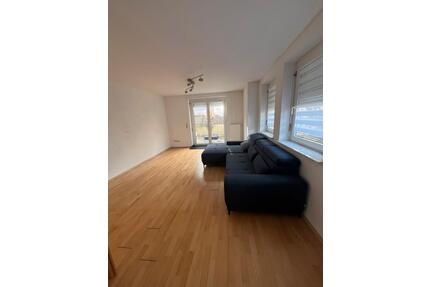 Helle & gemütliche Einliegerwohnung mit Terrasse und Stellplatz - Stetten am kalten Markt