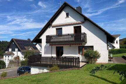 Charmantes Zweifamilienhaus in begehrter Höhenlage von Engelskirchen-Ründeroth