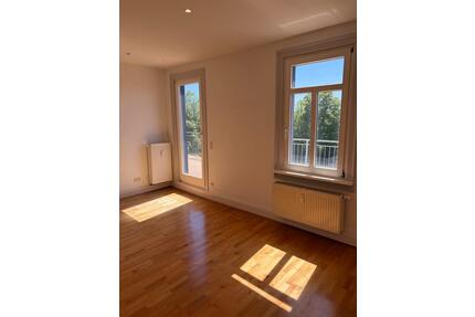 Königstein im Taunus: Helle 3-ZW m. 110 m² Dachterrasse EBK