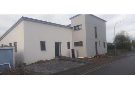 Dreifamilienhaus zu verkaufen - 760.000,00&nbsp;EUR Kaufpreis, ca.&nbsp; 223,00&nbsp;m&sup2; in Theres (PLZ: 97531)