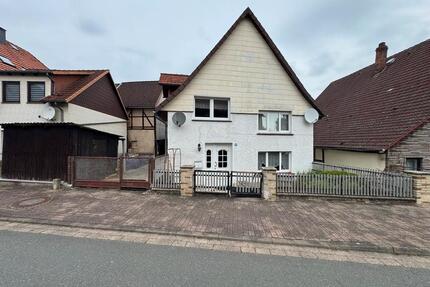 Einfamilienhaus - 55.000,00&nbsp;EUR Kaufpreis, ca.&nbsp; 110,00&nbsp;m&sup2; in Dassel (PLZ: 37586)