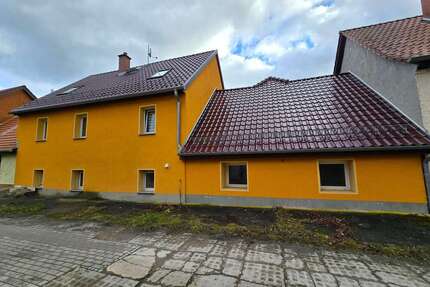 Haus zum Kaufen in Göllingen 135.000,00 € 232 m²