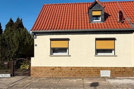 Doppelhaushälfte in Neuborna - 120.000,00&nbsp;EUR Kaufpreis, ca.&nbsp; 60,00&nbsp;m&sup2; in Bernburg (Saale) (PLZ: 06406)