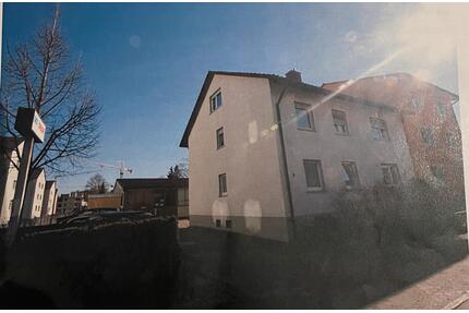 Gut vermietetes Mehrfamilienhaus mit Werkstatt in Freiburg - Freiburg im Breisgau Betzenhausen