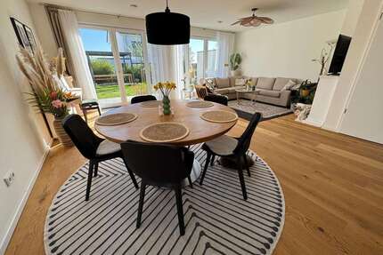 Haus zum Mieten in Wiesbaden 4.900,00 € 192 m²