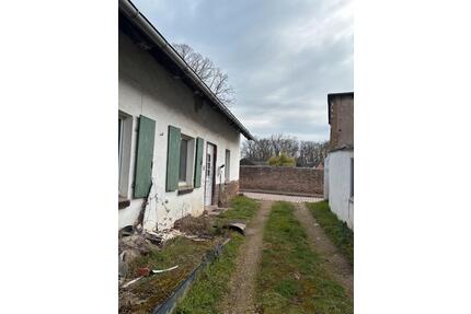 Fünf Familienhaus zu verkaufen - 66.000,00&nbsp;EUR Kaufpreis, ca.&nbsp; 500,00&nbsp;m&sup2; in Wettin-Löbejün (PLZ: 06193)