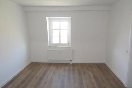 2-Raumwohnung Küche, Bad neu saniert, mit Einbauküche integriert! - Zwickau