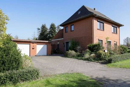 Ein-Zweifamilienhaus in nahezu Alleinlage mit großem Grundstück in Syke-Barrien - Syke / Barrien