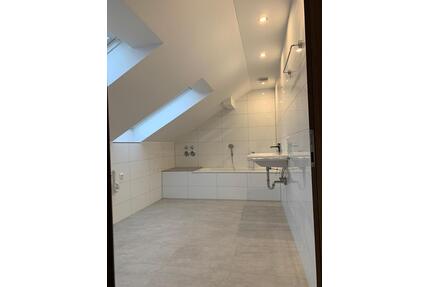 Schöne helle 3-Zimmer-Dachgeschosswohnung in Emmering