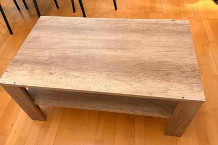 Der mittlere Tisch - 30,00&nbsp;EUR Kaltmiete, ca.&nbsp; 100,00&nbsp;m&sup2; in Reutlingen (PLZ: 72764)