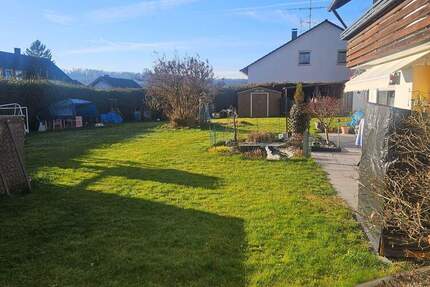 Schönes Dreifamilienhaus mit Doppelgarage und Stellplätzen in toller Lage in Ebenweiler