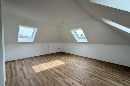 Klasse Dachgeschosswohnung - Erstbezug - mit Küche - Papenburg