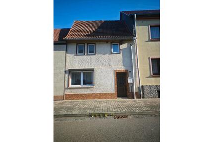 Charmantes Reihenmittelhaus mit Scheune und Platz in Hohlstedt. - Wallhausen
