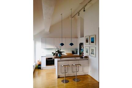 Seltene DG-Wohnung | 4,5 m Deckenhöhe | Westterrasse | Nähe S-Bah - Germering