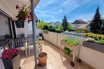 Großzügige und helle 4-Zimmer-Wohnung mit Balkon in Rheinstetten