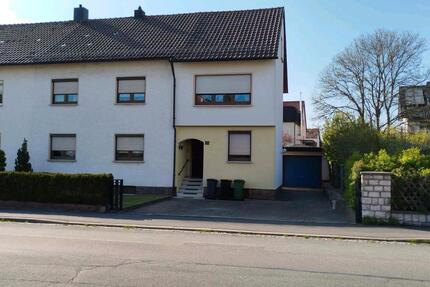 Schönes Zweifamilienhaus mit Garten in guter Lage in Neustadt-Cbg - Neustadt bei Coburg