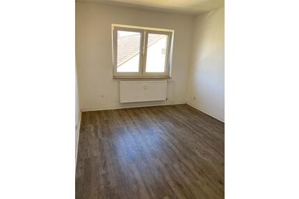 Schöne 2-Zimmer-Wohnung mit Balkon, kellerstellplatz-54,53 Qm - Höxter