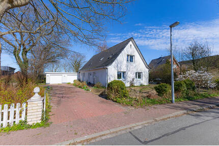 Idyllisch gelegenes Einfamilienhaus mit Einliegerwohnung und Wiesenblick in Wesseln