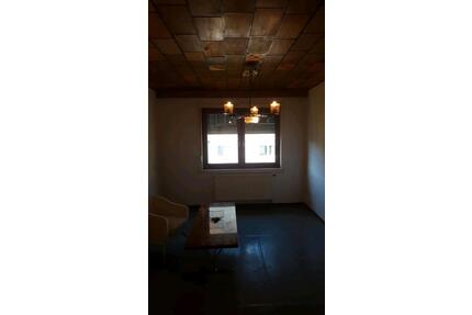 zu vermieten - 400,00&nbsp;EUR Kaltmiete, ca.&nbsp; 100,00&nbsp;m&sup2; in Neuhaus am Rennweg (PLZ: 98724)