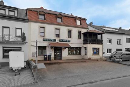 Charaktervolles Mehrfamilienhaus mit Gaststätte & Baugrundstück - Losheim am See