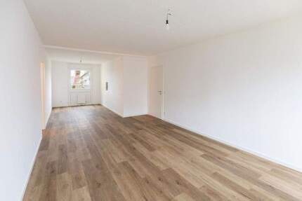 Zentral Kern-Sanierte 3 Zimmerwohnung, Balkon - Nürnberg Röthenbach b Schweinau