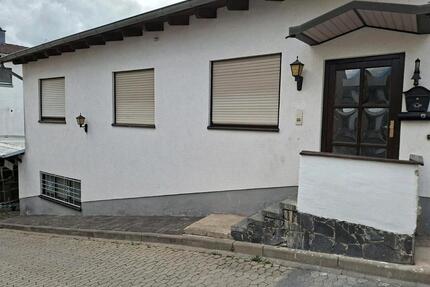 EigentumswohnungWohnhaus - 230.000,00&nbsp;EUR Kaufpreis, ca.&nbsp; 180,00&nbsp;m&sup2; in Kruft (PLZ: 56642)