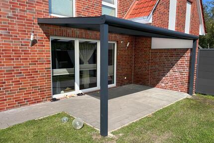 Neuwertige DHH mit EBK, Carport & überdachter Terrasse, Wiesmoor
