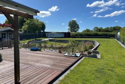 Massivhaus mit Keller (207m²) mit Traumgarten & Feldrandlage - Sandesneben