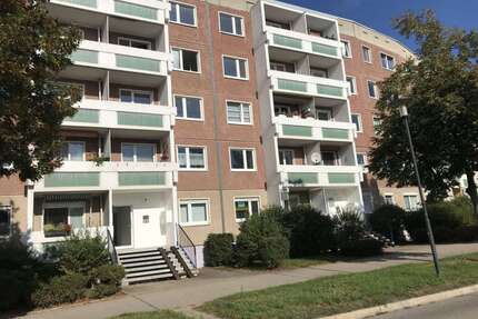 Wohnung zum Mieten in Halle (Saale) 313,72 € 57.04 m²