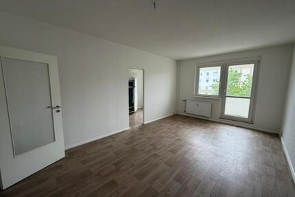**Perfekt für WG oder Studenten - Moderne 3-Raum-Wohnung mit Einbauküche & Balkon** - Gera Lusan