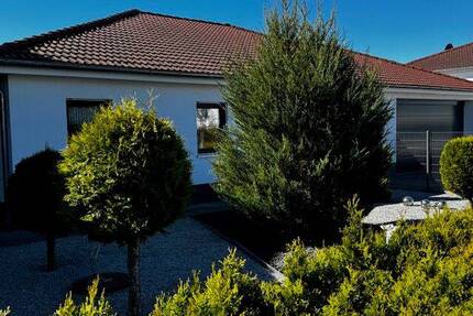 Moderner Villenbungalow - Wohnen auf einer Ebene - ruhige Lage von Feuchtwangen