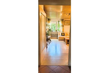 Exklusive 3-Zimmer-Wohnung (71 m²) mit Garage, 2 Stellplätzen - Dettingen an der Erms