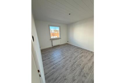 Renovierte 3,5 Zimmer Wohnung in zentraler Lage zu vermieten - Wesel