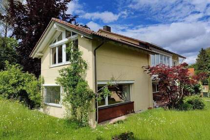 Zweifamilienhaus mit großem Grundstück in Bad Dürrheim, ruhige Lage an Ende einer Sackgasse