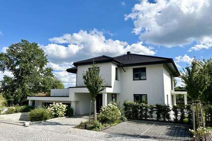 Haus zum Kaufen in Großerkmannsdorf 775.000,00 € 214 m²