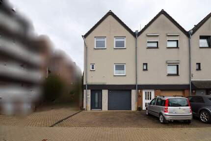 Reihenendhaus mit Splitlevel-Architektur, Garage und Garten - Bergheim Kenten