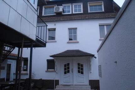 3 12 -Zimmer Wohnung WF ca. 65 qm unvermietet, Baujahr 1954 99 - Flörsheim am Main