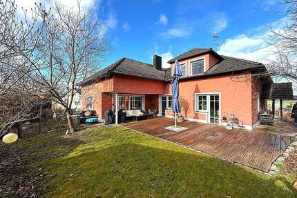 Haus zum Kaufen in Holzheim am Forst 549.000,00 € 290 m²