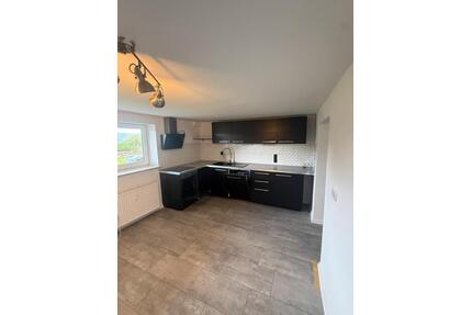 Frisch renovierte 2-Zimmer-Wohnung – 95 m² mit Garten - Betzdorf