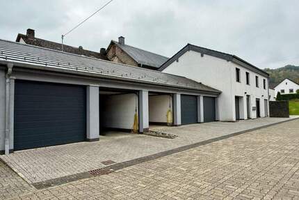 Vielseitiges Wohn- und Hofensemble mit großem Grundstück, Garagenhof und Werkstatt - Steffeln