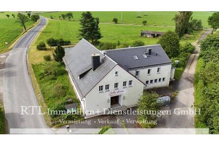 (A1550) Vielseitiges Kulturhaus mit Veranstaltungssaal und Ferienwohnungen in Kleingeschwenda - Leutenberg
