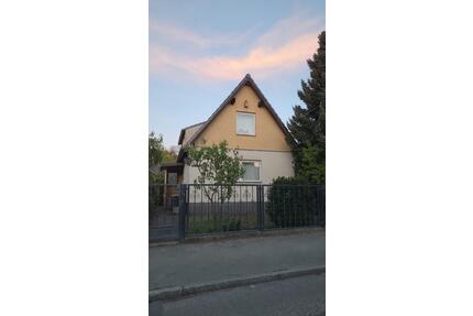 Sanierungsbedürftiges 5 Zimmer EFH in Berlin Wittenau von Privat