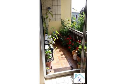 Großzügige und helle Wohnung in Röslau mit Balkon zu vermieten.