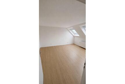 Schöne Dachgeschosswohung mit großem Balkon zu vermieten - Wadgassen