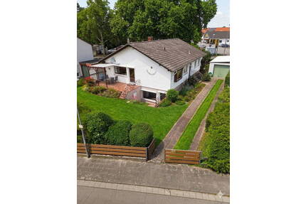 Einfamilienhaus mit großzügigem Garten, Schwimmbad und Garage - Frankenthal