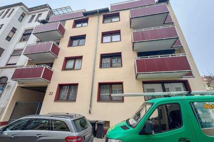 Citynahe 3-Zimmer-Wohnung mit 2 Balkonen, eigener Garage, Aufzug und Fußbodenheizung - Bremerhaven Mitte