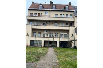 Vielseitiges Mehrfamilienhaus mit Potenzial und Baugrundstück in Bous zu verkaufen - ein Traum für Investoren!