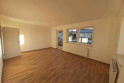 Helle 4-Zimmer-Erdgeschoss-Wohnung mit Garten und Balkon, zentral - Rottenburg an der Laaber